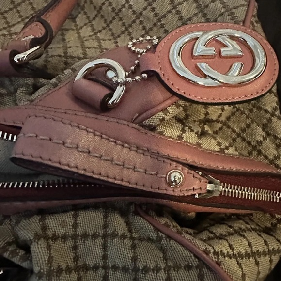 Gucci monogram use like 5 times.. like new - Picture 6 of 10